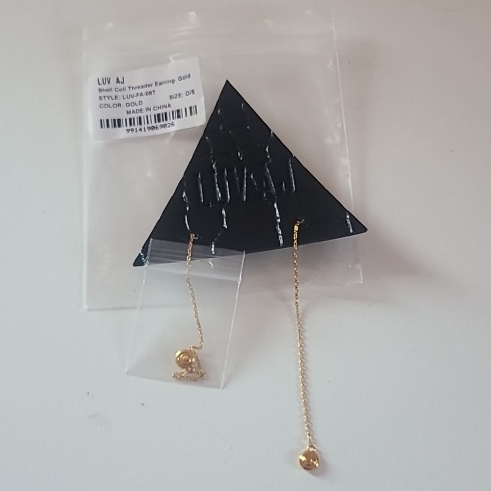 LUV AJ Shell Coil Threader Earring Modern Gold - Picture 4 of 9